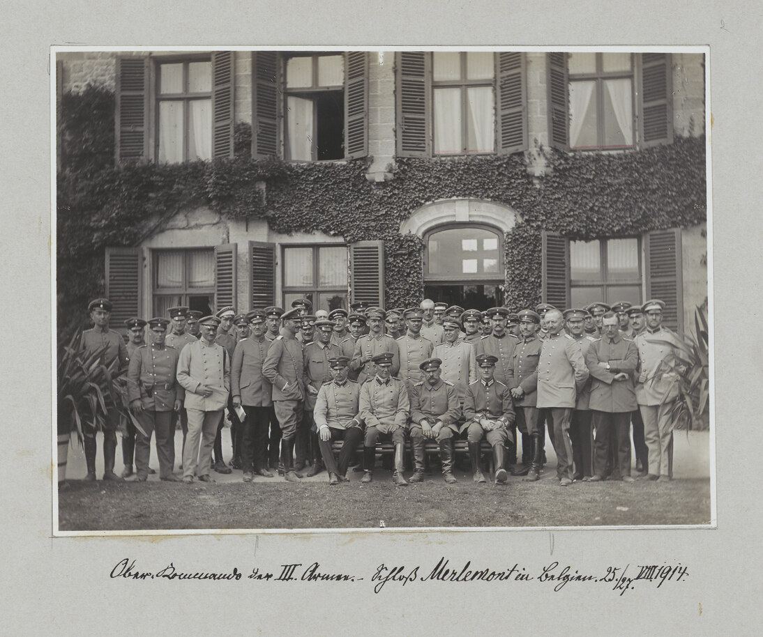 Gruppenfoto Armeeoberkommando der III. Armee vor dem Schloss Merlemont in Belgien am 25./27.8.1914