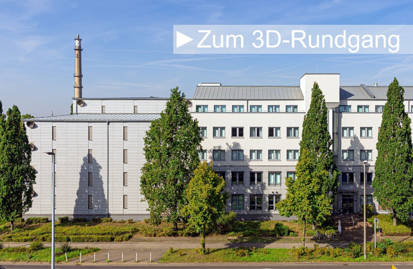 Das Foto zeigt die Außenansicht des Staatsarchivs Leipzig, von der Schongauerstraße aus gesehen. Im Foto ist ein 3 D-Rundgang verlinkt.